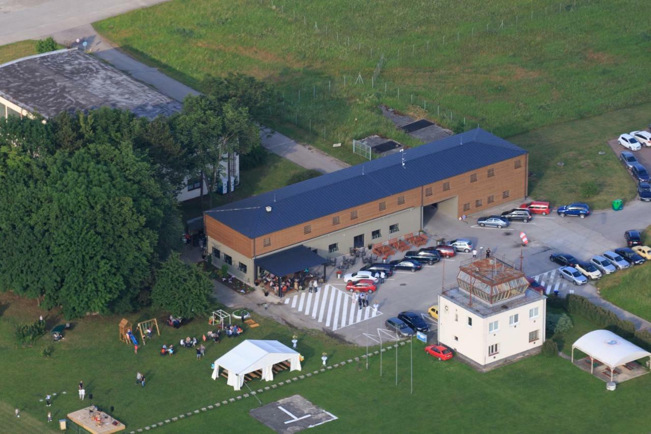Penzion Na Letisku - Areal Sky Park Trenčín Exterior foto